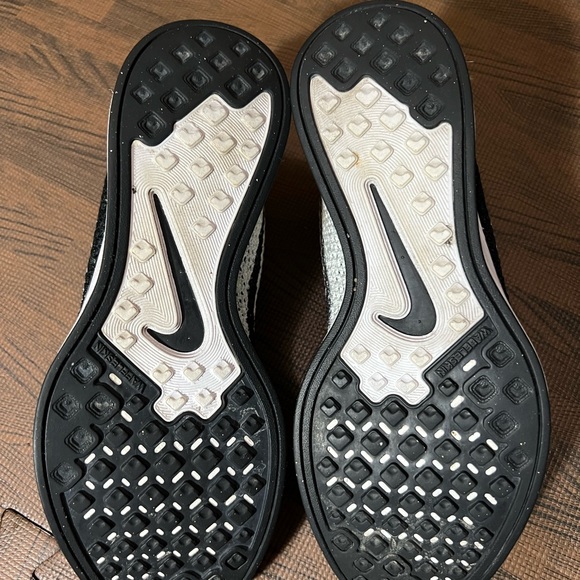 Nike Flyknit Racer Black & White Size 7 - Picture 3 of 5